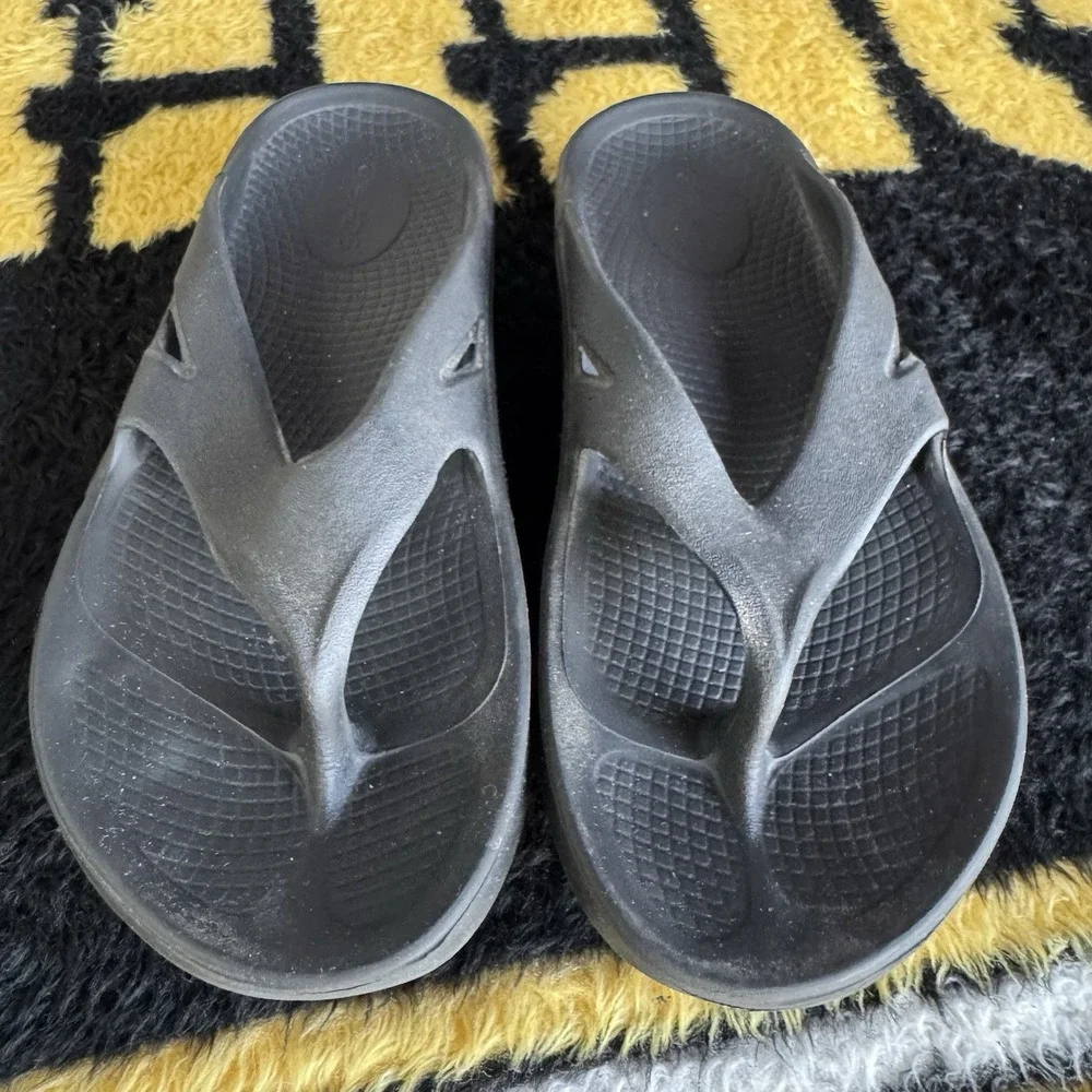 Size 7 - OOFOS Original Womens Recovery Black Thong Flip Flop Sandals Shoes